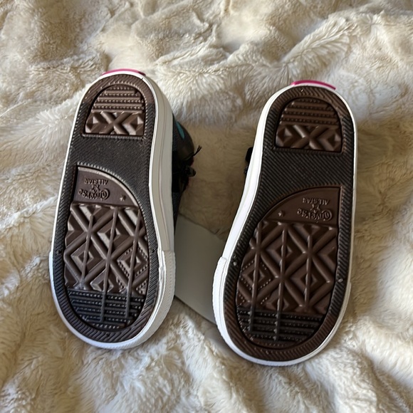 Converse Chuck Taylor All Star zip hi-tops in almost black/magenta glow - Picture 3 of 5